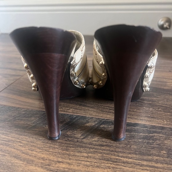 Gucci Beige GG Canvas Icon Clog Sandals - Picture 5 of 8